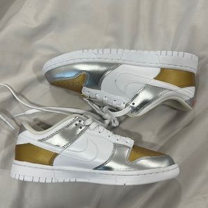 Nike dunk low silver/gold size 8W